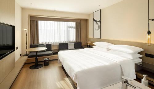Standard King Room with City View