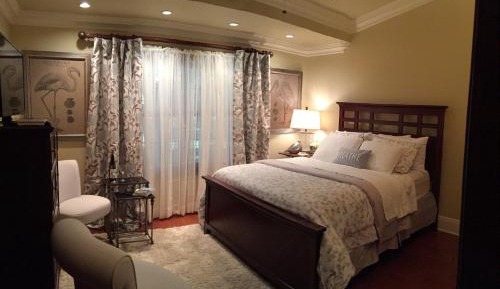 Deluxe Queen Suite