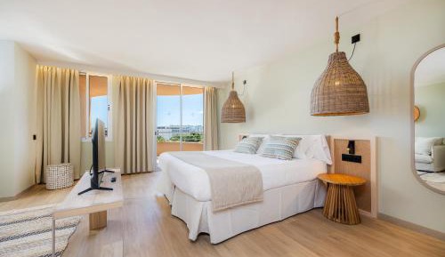 Junior Suite with Balcony