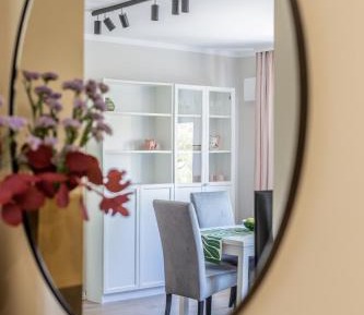 One-Bedroom Deluxe Apartment