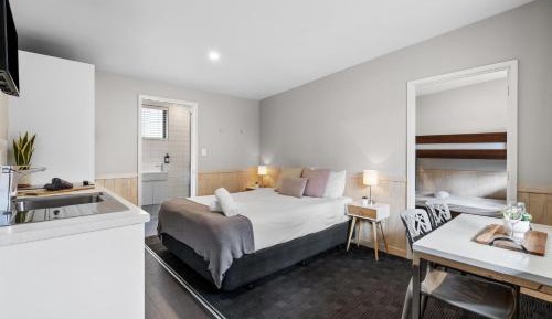 Self Contained Unit - 2 Room