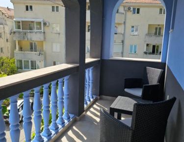 One-Bedroom Apartment with Balcony
