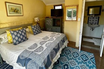 Standard Queen Room