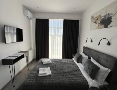 One-Bedroom Apartment with Balcony