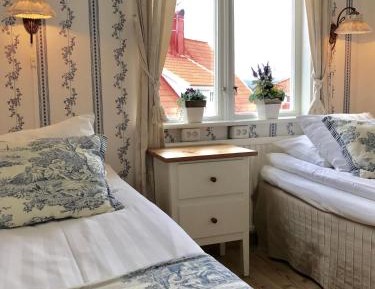 Twin Room with Shared Shower and Toilet