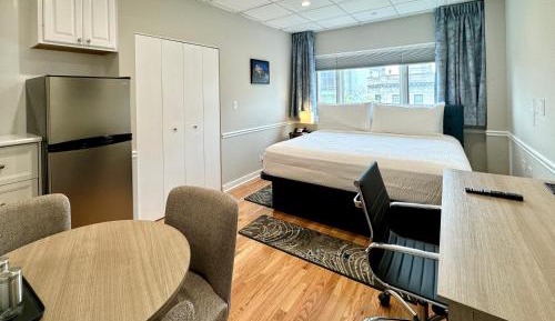 Studio King Suite