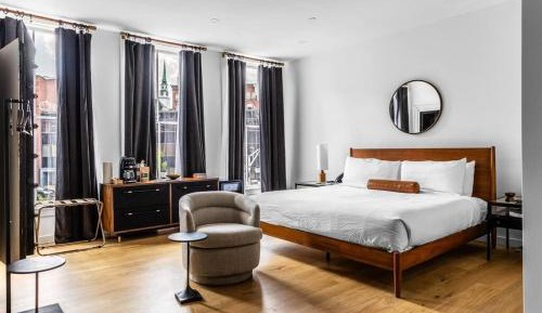 Deluxe King Room