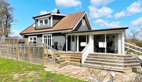 One-Bedroom Holiday Home