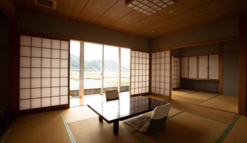 Japanese-Style Family Room