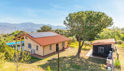 Villa with Garden View