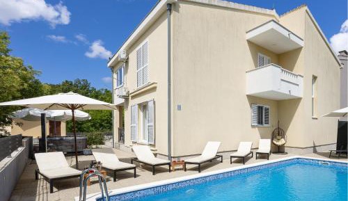 Five-Bedroom Holiday Home