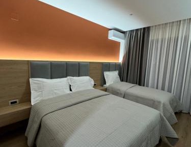 Triple Room with Balcony and Lake View