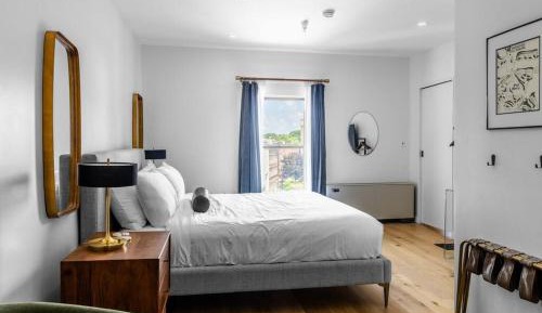 Deluxe King Suite