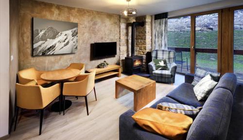 Deluxe Suite with Spa Bath