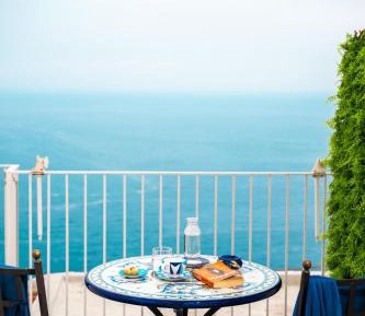 Suite with Patio and Sea View