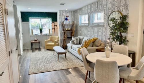 Classic One-Bedroom Apartment with King Bed