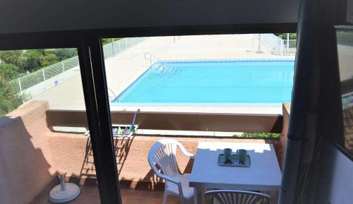 Four-Bedroom Apartment with Pool View
