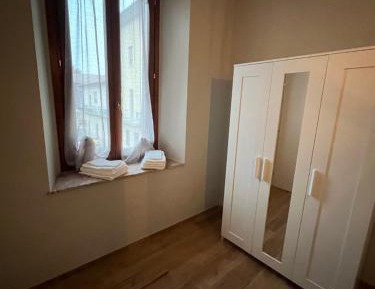 Deluxe One-Bedroom Apartment