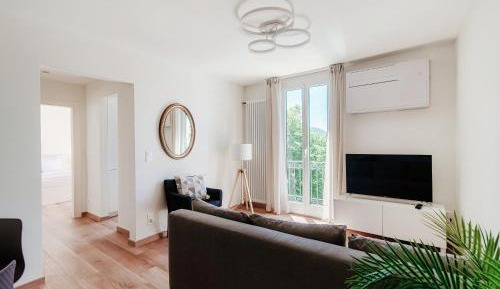 Apartment with Lake View
