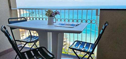 Studio Apartment with Sea View