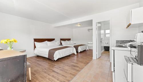 Queen Room with Two Queen Beds-full kitchen