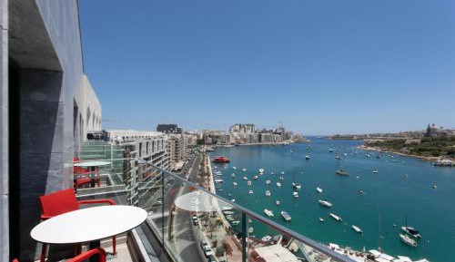 Deluxe Grand Sea View Suite