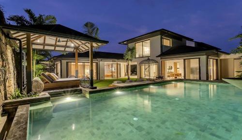 Villa with Garden View