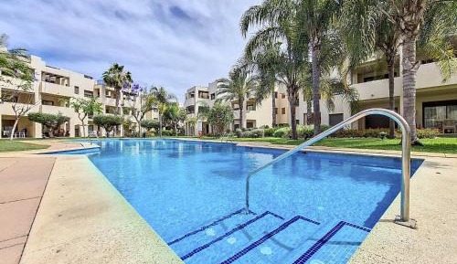 Apartment with Pool View 