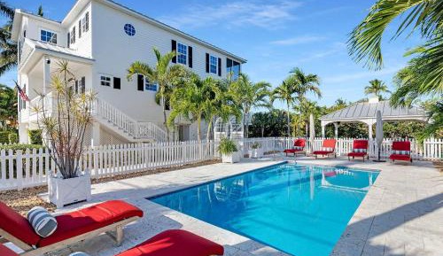 Four-Bedroom Holiday Home