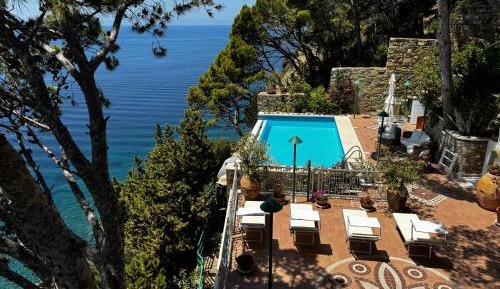 Deluxe Suite with Sea View