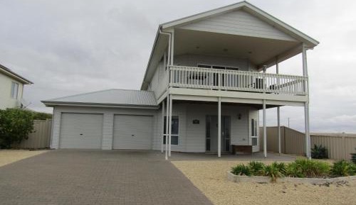 Four-Bedroom Holiday Home