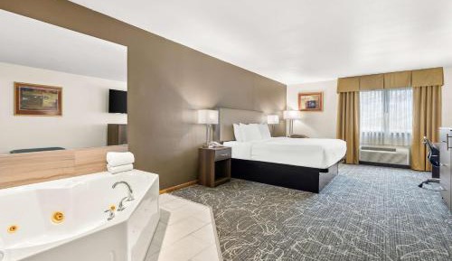 Deluxe King Bed with Jacuzzi 