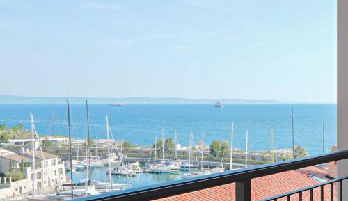 One-Bedroom Apartment with Sea View