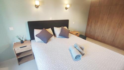 One-Bedroom Apartment with Balcony