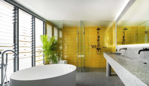 Studio with Spa Bath