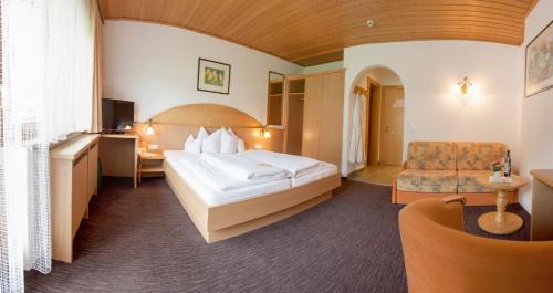 Double Room with Shared Balcony