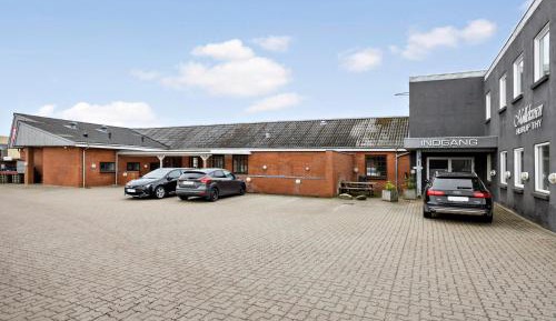Eleven-Bedroom Holiday home