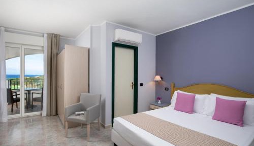 Double or Twin Room with Sea View