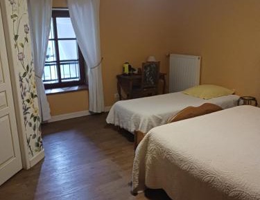 Deluxe Room (2 Adults + 1 Child)
