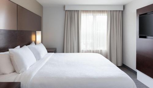 One-Bedroom King Suite with Sofa Bed - Mobility Accessible with Roll-In Shower