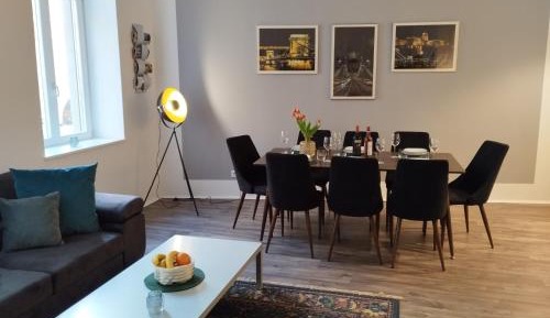 Three-Bedroom Deluxe Apartment