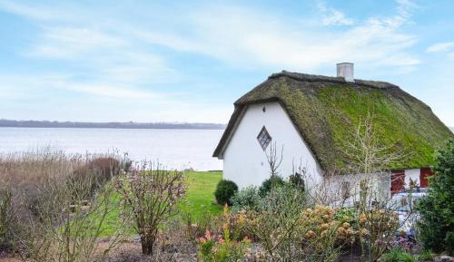 One-Bedroom Holiday Home