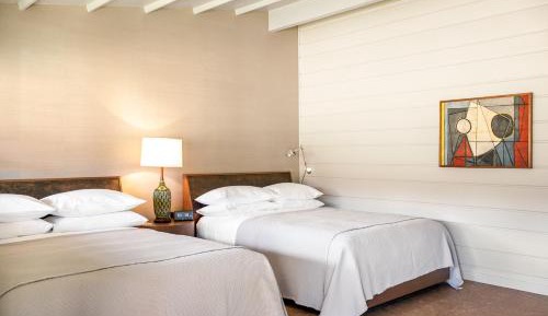 Standard Queen Room