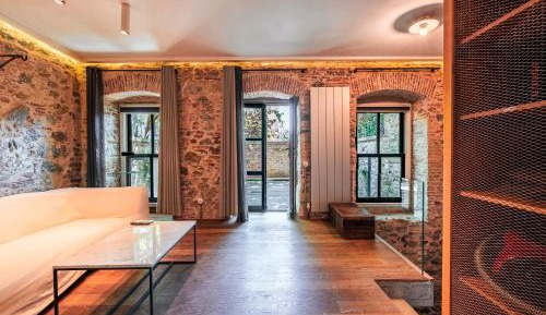 One-Bedroom Apartment with Garden