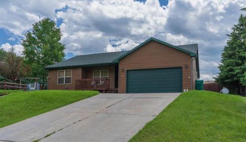 Three-Bedroom Holiday Home 