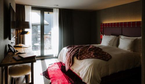 Cozy Room with Eiger View