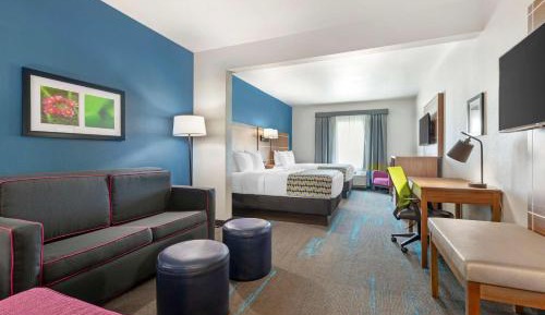 Queen Suite with Two Queen Beds and Sofa Bed - Non-Smoking