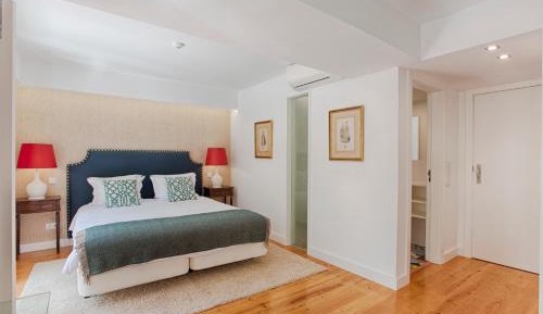 Junior Suite with Pool View