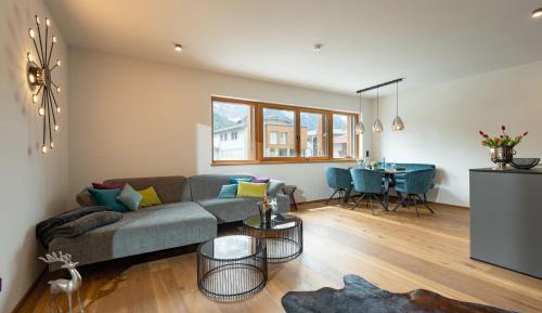 Apartment with Mountain View