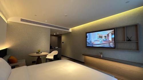 Liz Double Room with City View